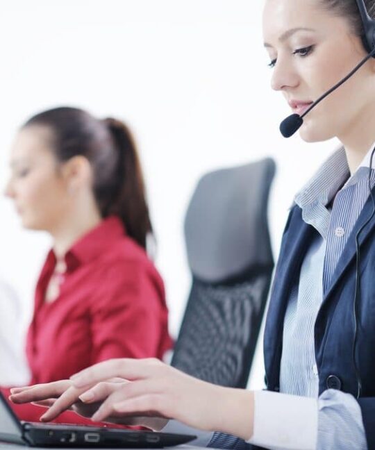Agent utilizing the potential of Virtual Call Center Solutions