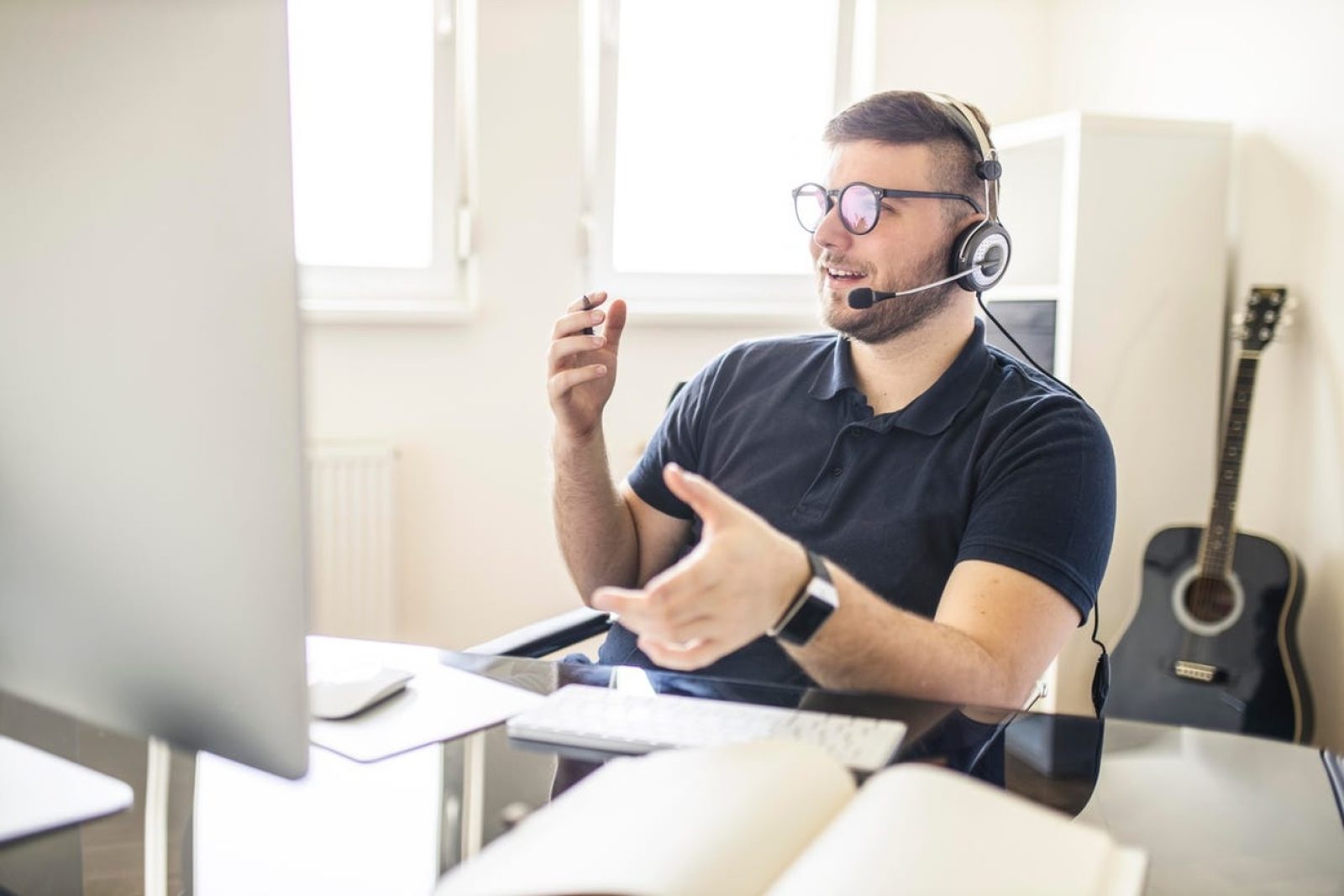 virtual agent taking benefit from Virtual Call Center Solutions