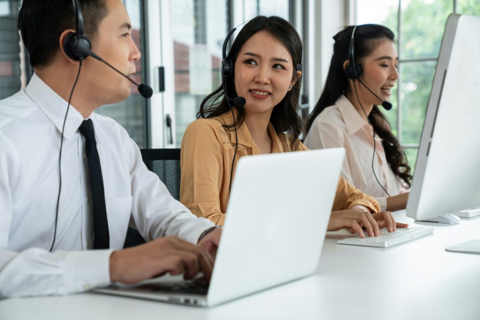 agents using Outbound Call Center Software